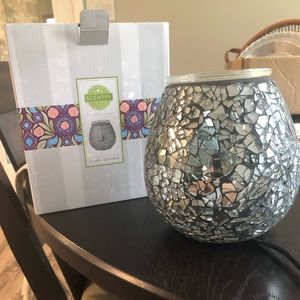 Scentsy Burner “Crushed Diamond” only used a few times.